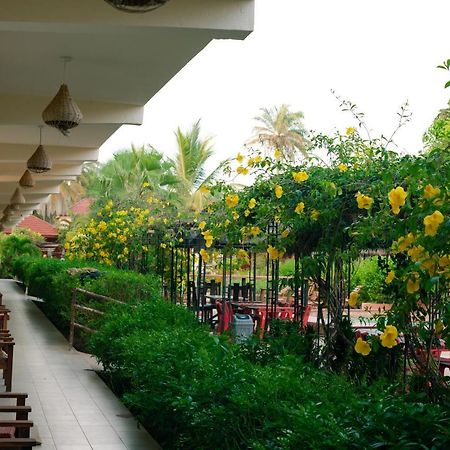 Bamboo Garden Hotel Serrekunda Luaran gambar