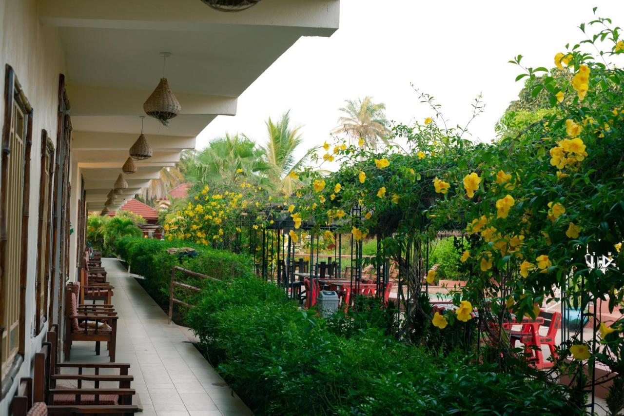 Bamboo Garden Hotel Serrekunda Luaran gambar