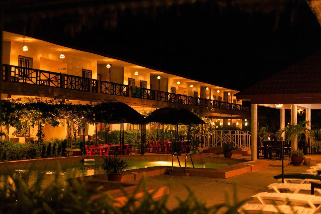 Bamboo Garden Hotel Serrekunda Luaran gambar