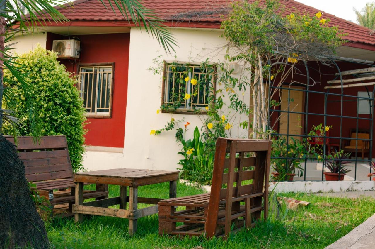 Bamboo Garden Hotel Serrekunda Luaran gambar
