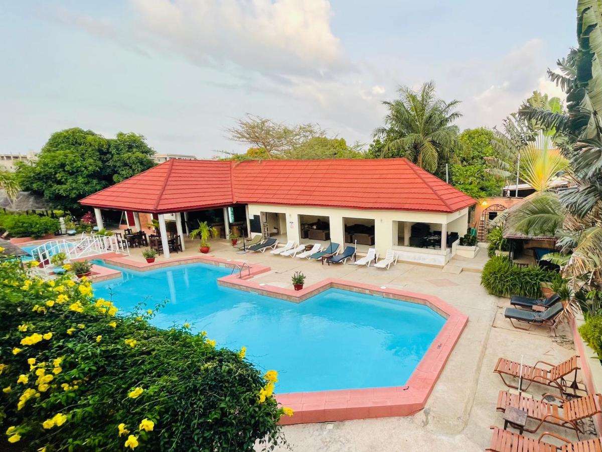 Bamboo Garden Hotel Serrekunda Luaran gambar