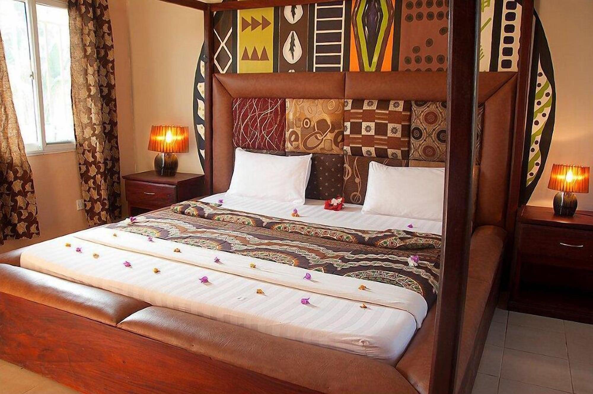 Bamboo Garden Hotel Serrekunda Luaran gambar