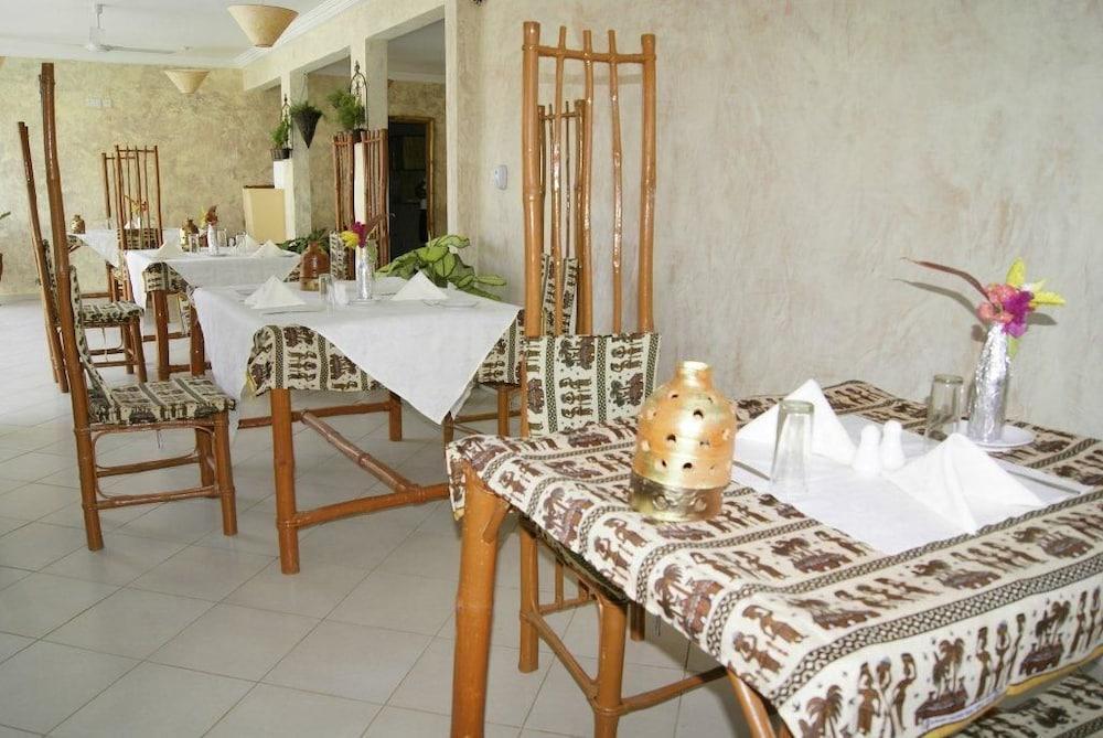 Bamboo Garden Hotel Serrekunda Luaran gambar