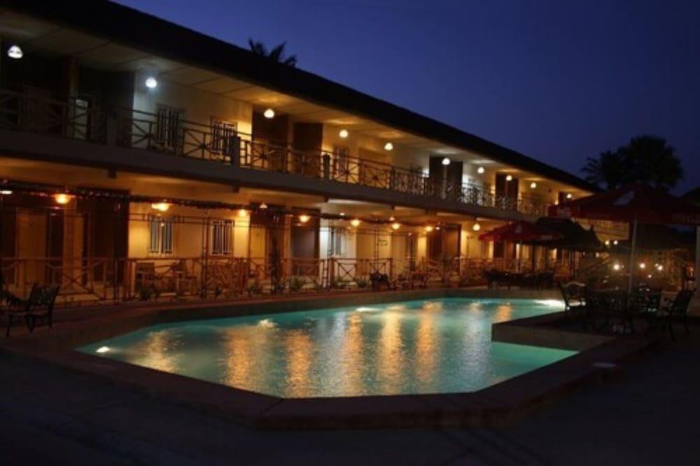 Bamboo Garden Hotel Serrekunda Luaran gambar