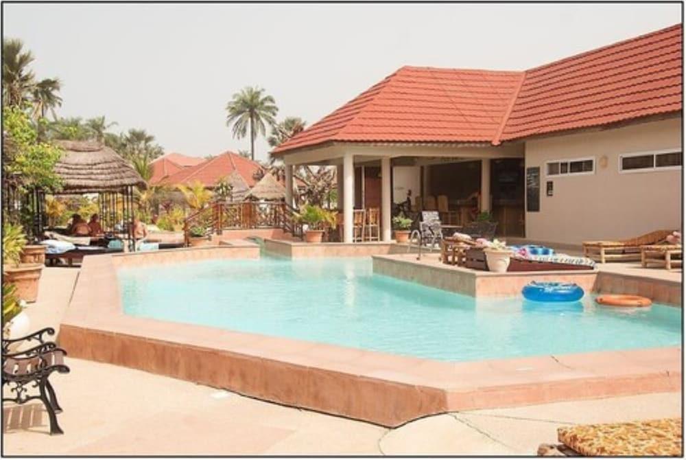 Bamboo Garden Hotel Serrekunda Luaran gambar