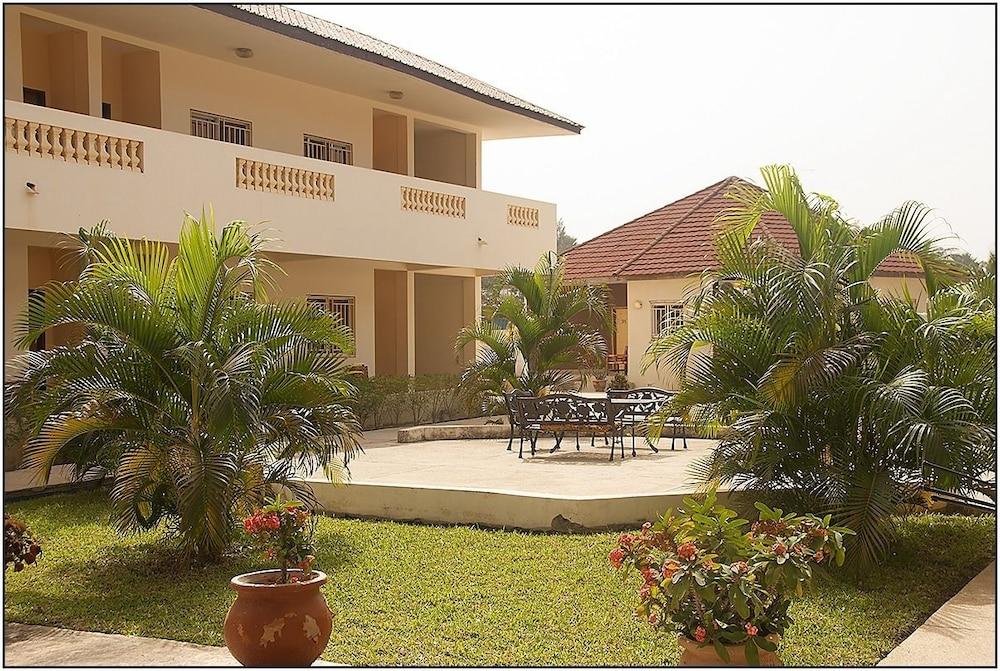 Bamboo Garden Hotel Serrekunda Luaran gambar