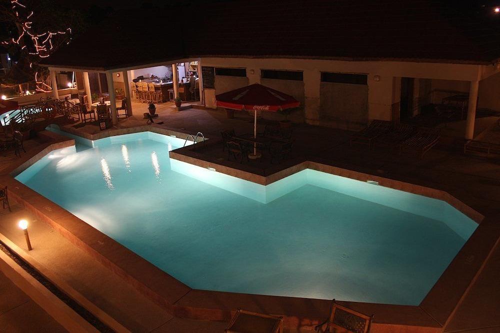 Bamboo Garden Hotel Serrekunda Luaran gambar