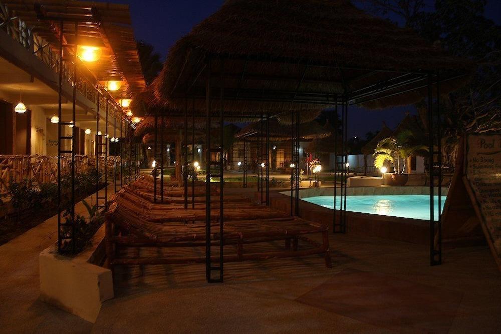 Bamboo Garden Hotel Serrekunda Luaran gambar