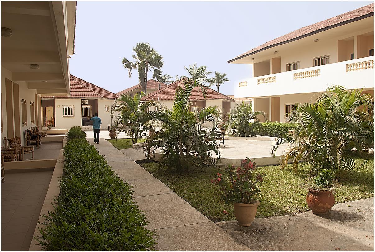 Bamboo Garden Hotel Serrekunda Luaran gambar