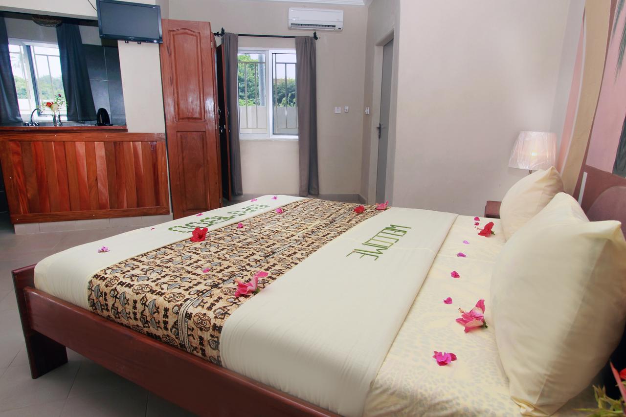 Bamboo Garden Hotel Serrekunda Luaran gambar